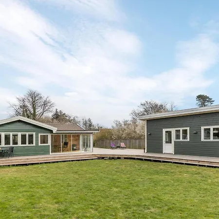 Feriehus 3 Bedroom Stunning In